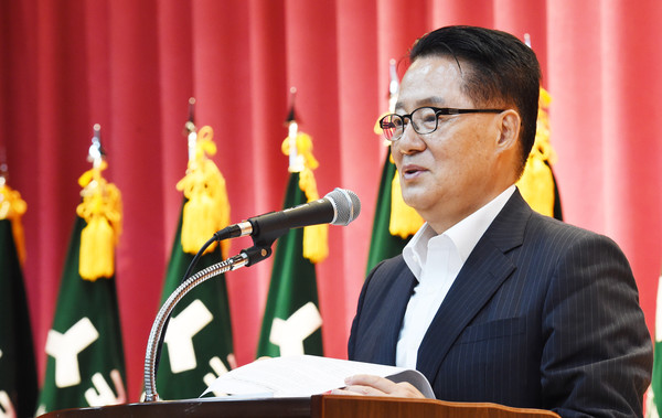 ▲ 24일 오후 대전 중구 효문화마을 관리원에서 열린 국민의당 전국 지방의원 연석회의에 참석한 박지원 비대위원장이 모두발언을 하고 있다. ⓒ뉴시스 사진DB