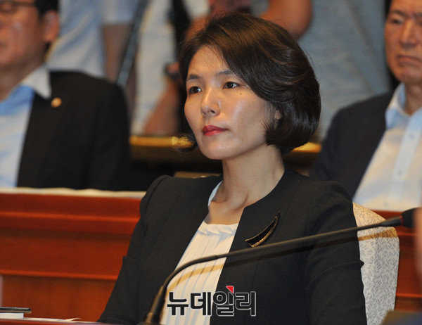 ▲ 새누리당 전희경 의원도 같은날 라디오에 출연해 건국절 법제화가 친일옹호와 아무런 상관이 없다고 선을 그었다. 그는 되레 1919년 건국 주장이 독립운동의 의미를 퇴색시킨다고 반박했다. ⓒ뉴데일리 이종현 기자