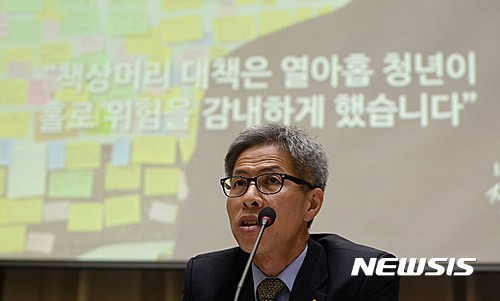 ▲ 25일 오후 서울시청에서 열린 구의역 사고 시민대책위 진상조사단 시민보고회에서 권영국 조사단장이 프리젠테이션을 하고 있다. ⓒ뉴시스