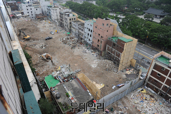 ▲ 지난 5월 26일 촬영한 서울 종로구 무악2구역 재개발 지구(일명 옥바라지 골목)의 전경. 거의 대부분의 건물이 철거된 상태였다. ⓒ뉴데일리 DB
