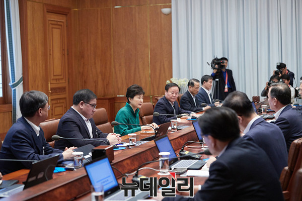 ▲ 박근혜 대통령이 29일 청와대에서 수석비서관회의를 주재하고 있다. ⓒ뉴데일리