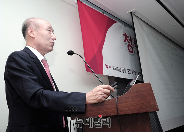 ▲ 발제하는 김원식 건국대 경제학과 교수 ⓒ 뉴데일리 공준표