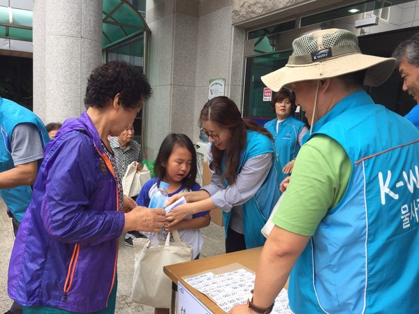 ▲ K-water 예천수도관리단(단장 이범욱)이 지난 28일 ‘사랑나눔 의료 봉사활동’을 펼치고 있다.ⓒ예천군 제공