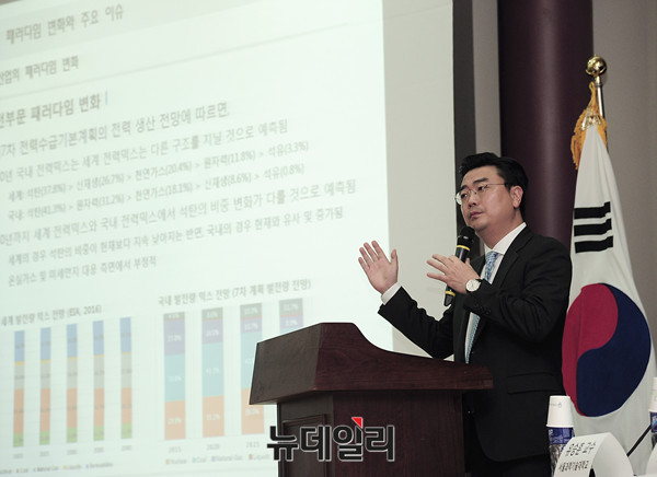 ▲ 발제하는 이종수 서울대학교 교수 ⓒ 뉴데일리 공준표