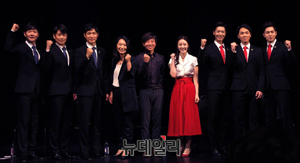 ▲ 왼쪽부터 배우 이건명, 민영기, 유준상, 연출 장유정, 안무감독 신선호, 배우 신고은, 오종혁, 이홍기, 손승원 ⓒ 뉴데일리 공준표