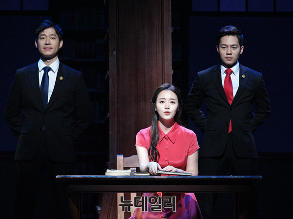 ▲ 연출가 장유영과 피경호인 '그녀'역을 맡은 배우 신고은 ⓒ 뉴데일리 공준표