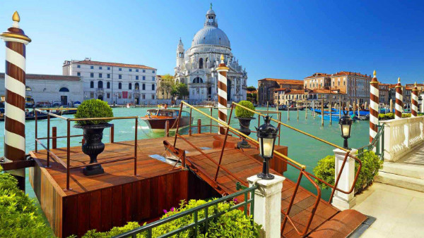 ▲ 이탈리아 베네치아의 웨스틴 유로파 호텔의 프라이빗 선착장. 베네치아 국제공항에서 수상 택시를 통해 바로 이동할 수 있다. ⓒ웨스틴 유로파 호텔 홈페이지