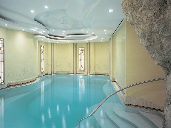 이탈리아 나폴리의 그랜드 호텔 베수비오의 수영장. ⓒ그랜드 호텔 베수비오 홈페이지