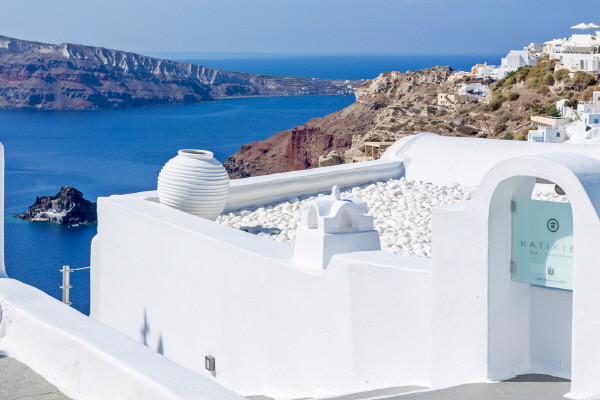 ▲ 그리스 산토리니의 카티키에스 호텔 외관. ⓒ호텔 카티키에스 홈페이지