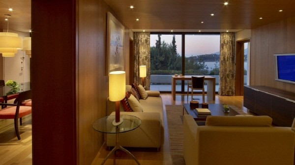 ▲ 그리스의 수도 아테네 남동쪽의 레모스 반도 사유림 내에 소재한 리조트형 호텔 웨스틴의 웨스틴 이그제큐티브룸. ⓒ웨스틴 호텔 아테네 홈페이지