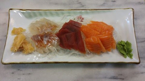 ▲ 그리스의 수도 아테네의 한식당 도시락의 사시미. ⓒ아테네 한식당 도시락 공식 페이스북