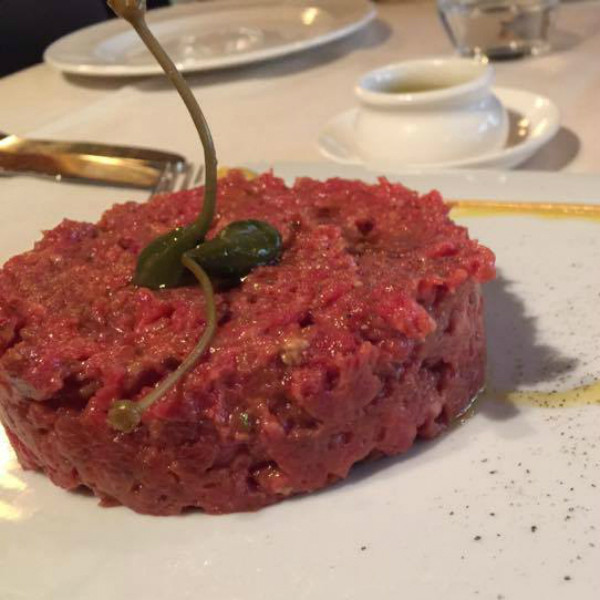 ▲ 이탈리아 베네치아의 레스토랑 타베르나 라 페니스의 타르타르 스테이크. ⓒ레스토랑 타베르나 라 페니스 홈페이지