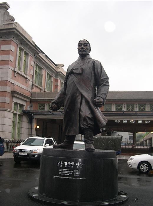 국가보훈처는 오는 2일 오전 11시 서울역 광장 강우규 의사 동상 앞에서 '강우규 의사 의거 97주년 기념식'을 갖는다고 밝혔다. ⓒ 국가보훈처