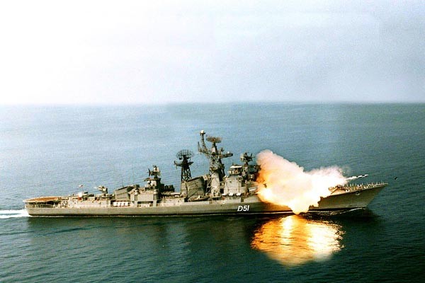 ▲ 인도해군 미사일구축함 '라지푸트'에서 '브라모스' 미사일을 시험발사하는 모습. ⓒ위키피디아 공개사진