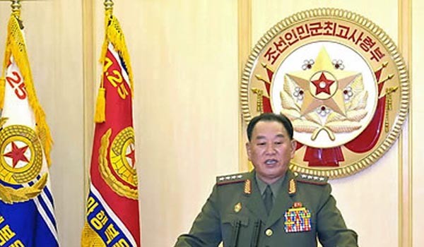 ▲ 김영철 北통일전선부장이 '혁명화 교육'을 받은 이유가 김정은의 비자금 관리부서 39호실의 사업을 뺏으려다 적발됐기 때문이라고 '한국일보'가 보도했다. 사진은 김영철이 정찰총국장 시절일 때의 모습. ⓒMBC 정찰총국 관련보도 화면캡쳐