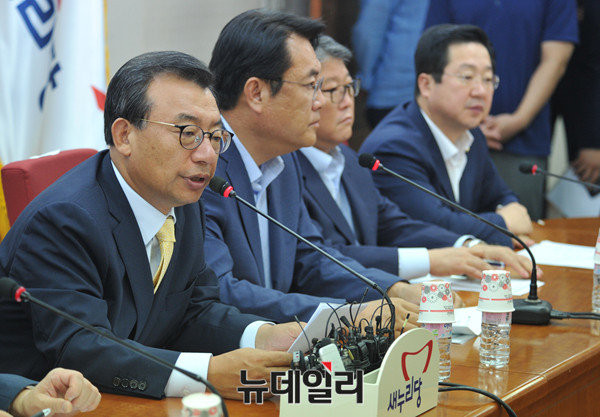 ▲ 새누리당 이정현 대표와 정진석 원내대표, 조원진·이장우 최고위원(사진 왼쪽부터). ⓒ뉴데일리 이종현 기자