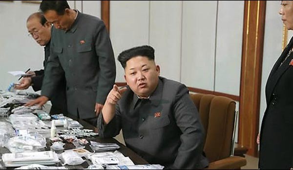 "아니, 내가 과체중으로 군 면제를 받은 건 실은 미국 탓이야…." 최근 북한에서는 보위부가 직접 나서 주민들에게 "이게 다 미국 탓" 등의 표현을 사용하지 못하도록 협박하고 있다고 한다. ⓒ北선전매체 화면캡쳐