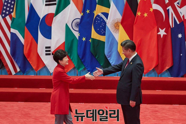 4일 G20 정상회의 참석차 중국 항저우를 찾은 박근혜 대통령과 시진핑 주석이 인사를 나누고 있다. ⓒ뉴데일리