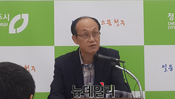 ▲ 충북 청주시 김의 예산과장이 5일 시의 내년도 국비확보 현황에 대해 설명하고 있다.ⓒ김종혁 기자