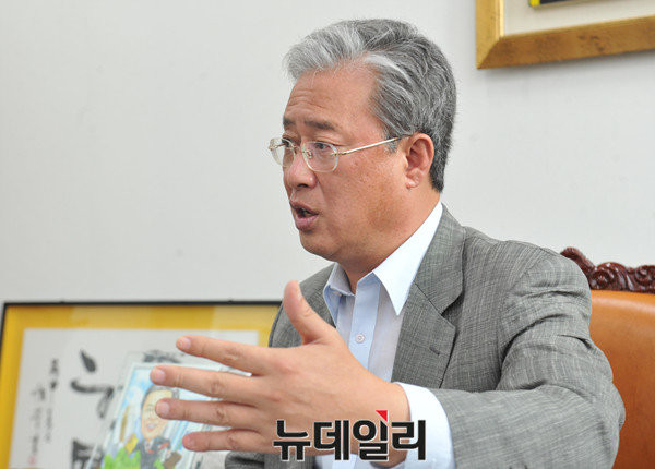 ▲ 국민의당 유성엽 의원은 5일 KBS라디오에 출연해 "제3지대론이 의미를 가지려면 안철수 대표께서도 마음을 좀 폭넓게 가져야 한다"고 지적했다. ⓒ뉴데일리 이종현 기자