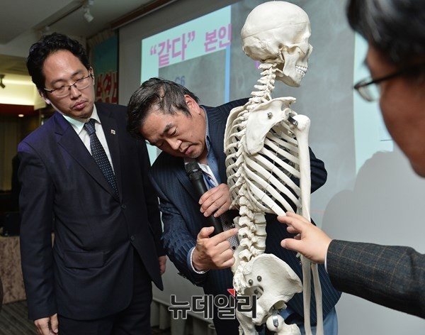 ▲ 박원순 서울시장이 지난해 10월 서울시청에서 열린 국회 국정감사에서, 아들 주신씨의 병역비리 의혹과 관련된 질의를 받고 불편한 표정을 짓고 있다. ⓒ 뉴데일리DB