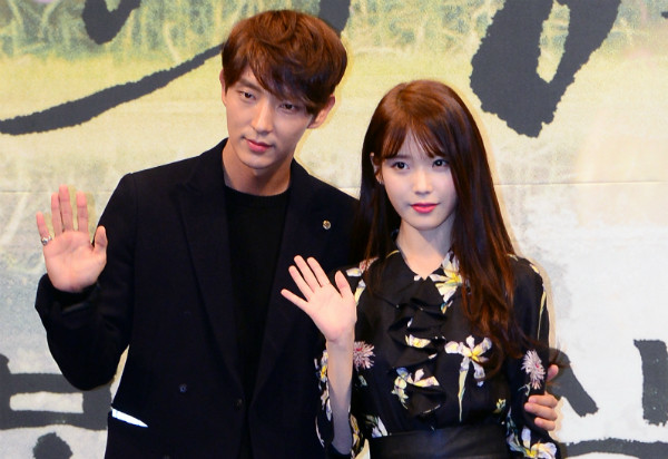 ▲ 지난달 24일 오후 서울 강남구 논현동 임페리얼팰리스에서 열린 SBS 새 월화드라마 '달의 연인-보보경심 려'(연출 김규태) 제작발표회에서 이준기, 이지은이 포즈를 취하고 있다. ⓒ뉴시스 사진DB