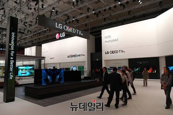 ▲ LG전자 IFA 2016 올레드 TV 전시모습. ⓒLG전자