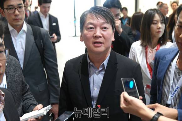 ▲ IFA 2016 삼성전자 부스를 방문한 안철수 국민의당 전 공동상임대표. ⓒ뉴데일리DB