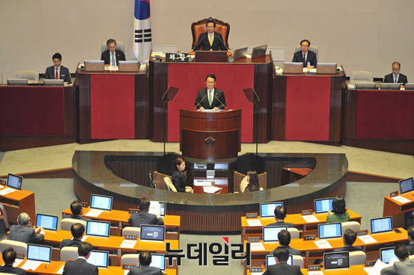 ▲ 국민의당 박지원 비상대책위원장이 7일 국회 본회의장에서 교섭단체 대표연설에 나섰다. ⓒ뉴데일리 이종현 기자