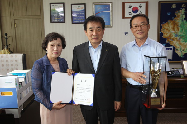 ▲ 진천군이 8일 ‘2016 국민통합 우수사례 평가’에서 우수기관으로 선정되는 성과를 거뒀다.ⓒ진천군