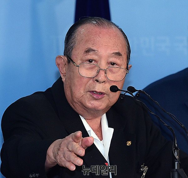 ▲ 이상훈 전 국방부 장관이 8일 국회 정론관에서 사드배치 반대세력을 척결하겠다고 밝혔다. ⓒ뉴데일리 공준표 기자