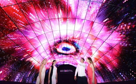 ▲ LG전자가 IFA 2016에서 선보인 올레드 터널. ⓒLG전자