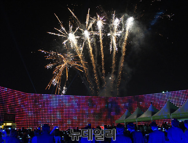 ▲ 8일 열린 직지코리아국제페스티벌 폐막식의 불꽃놀이 장면.ⓒ김종혁 기자