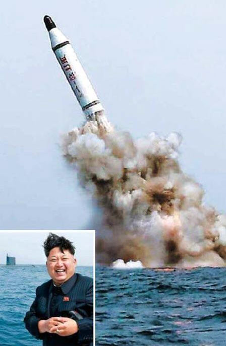 ▲ 북한 김정은이 미사일 발사 시험에 기뻐하고 있는 모습. ⓒ조선닷컴
