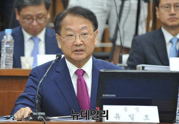▲ 유일호 경제부총리가 8일 국회 구조조정 청문회에 출석, 발언하고 있다.ⓒ뉴데일리