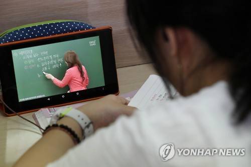 ▲ 2014년 10월 첫 선을 보인 수능 교육상품 '프리패스'가 안착되면서 입시업체별로 관련 상품군을 내놓고 있다. ⓒ연합뉴스