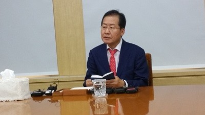 ▲ 홍준표 경남도지사가 지난 9일 오후 경남도청 소회의실에서 기자간담회를 가지고 1심 선고에 대한 입장을 밝히고 있다ⓒ뉴데일리 안병곤 기자