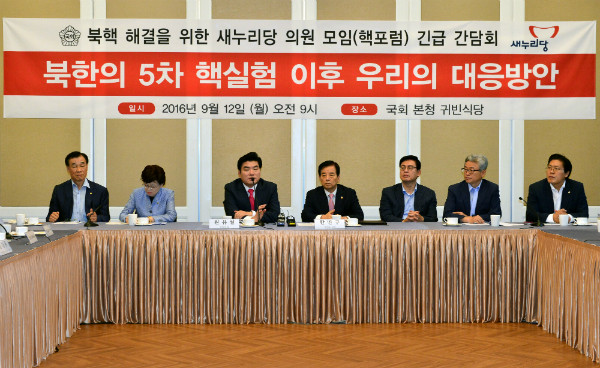 ▲ 북핵 해결을 위한 의원 모임 회장인 새누리당 원유철 의원이 12일 국회본청 귀빈식당에서 열린 긴급 간담회에서 모두발언을 하고 있다. ⓒ뉴시스 사진DB