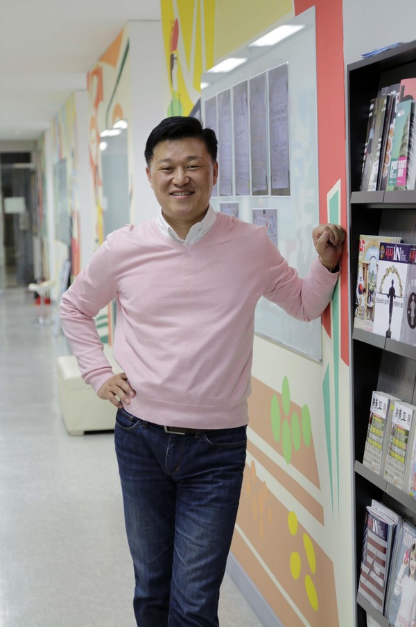 ▲ 청년일자리 전문가로 불리는 신용한 전 대통령직속 청년위원장.ⓒ신용한 사무실