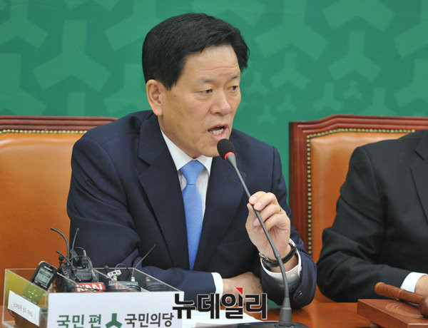 ▲ 국민의당 주승용 비상대책위원장 직무대행이 13일 첫 공식일정으로 경북 경주에서 발생한 지진 관련 긴급 비대위-의원 연석회의를 주재했다. ⓒ뉴데일리 이종현 기자