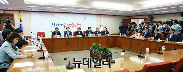 ▲ 새누리당 김정재 원내대변인은 13일 추미애 대표가 북핵 사태에 대응하기 위한 국론 통합에 힘을 모아줄 것을 당부했다. ⓒ뉴데일리 이종현 기자