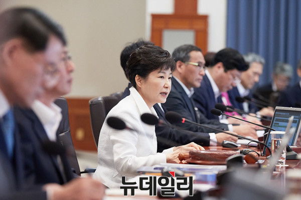 ▲ 박근혜 대통령이 13일 청와대에서 국무회의를 주재하고 있다. ⓒ뉴데일리