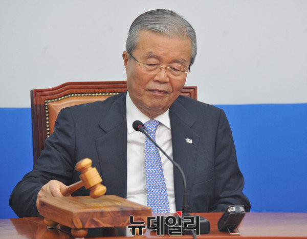 ▲ '제3지대론'의 중심 인물로 불리는 더불어민주당 김종인 전 비상대책위 대표. ⓒ뉴데일리 이종현 기자