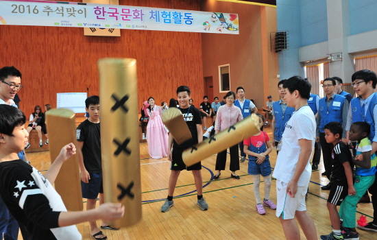 ▲ 한국문화 체험활동에 참여한 다문화가족 학생 모습.ⓒ포스코건설