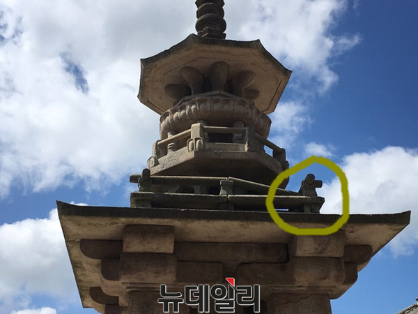 ▲ 경북 경주에서 발생한 규모 5.1과 5.8의 강진으로 불국사 내 다보탑 옥개석 난간석이 일부 파손된 것으로 확인됐다. 원 안은 파손된 부분.ⓒ뉴데일리