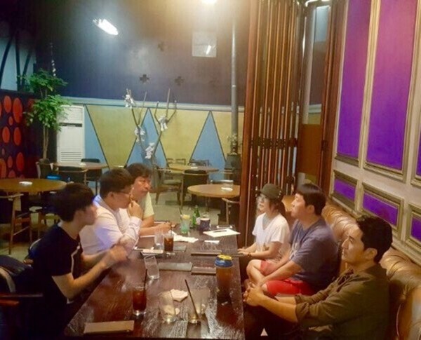 ▲ 시계 반대 방향으로 신현준, 정형돈, 이정화 작가, 유재환 PD, 류텐(陆添) 대표, 홍빈(小北) PD 사진ⓒ에이치제이 필림