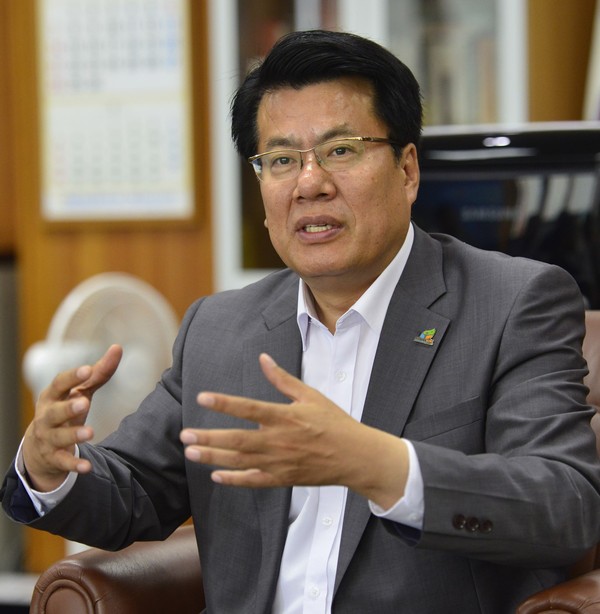 ▲ 이근규 제천시장이 내년도 주요업무계획 보고회를 주재하고 있다.ⓒ제천시