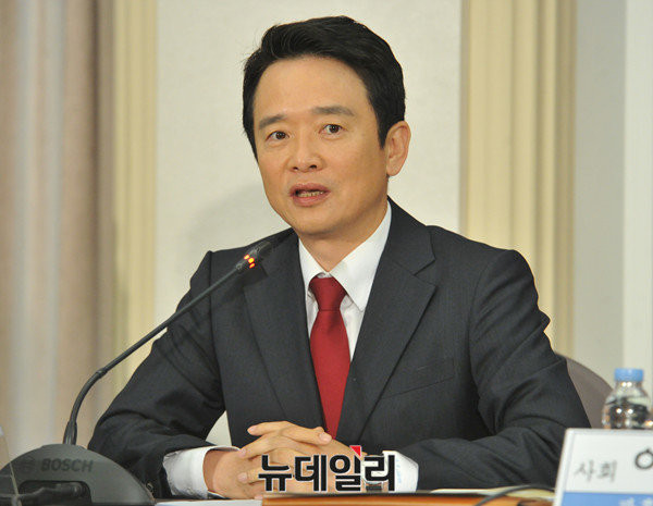 ▲ 새누리당 남경필 경기도지사가 21일 오전 서울 프레스센터에서 열린 관훈토론에서 반기문 유엔사무총장을 상대로 공개 질의를 던지는 등 견제에 나서고 있다. ⓒ뉴데일리 이종현 기자