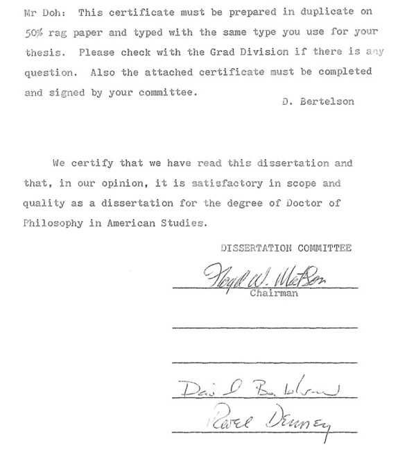 ▲ 도정일 교수가 자신의 박사논문 심사 통과 사실을 입증하기 위해 학교 측에 제출한 것으로 알려진 서면 중 하나. 심사위원 5명 중 3명의 서명만 들어가 있다. 이에 대해 A 교수는 “도 교수가 지난해 말까지 이 서면을 증거로 제시하다가, 올해 들어 심사위원 5명 전원이 서명한 새로운 문건을 증거로 제출했다. 만약 나중에 제출한 문건이 진본이라면, 해당 서면을 왜 이제야 제출했는지 의문”이라고 말했다. ⓒ A 교수 블로그 캡처