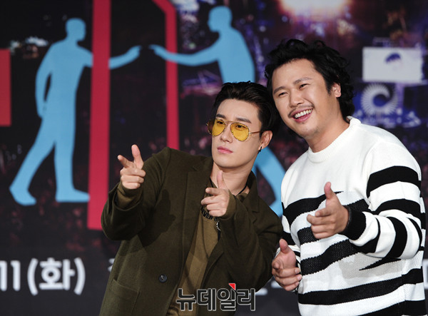 ▲ 왼쪽부터 산이, 장미여관 멤버 육중완 ⓒ 뉴데일리 공준표